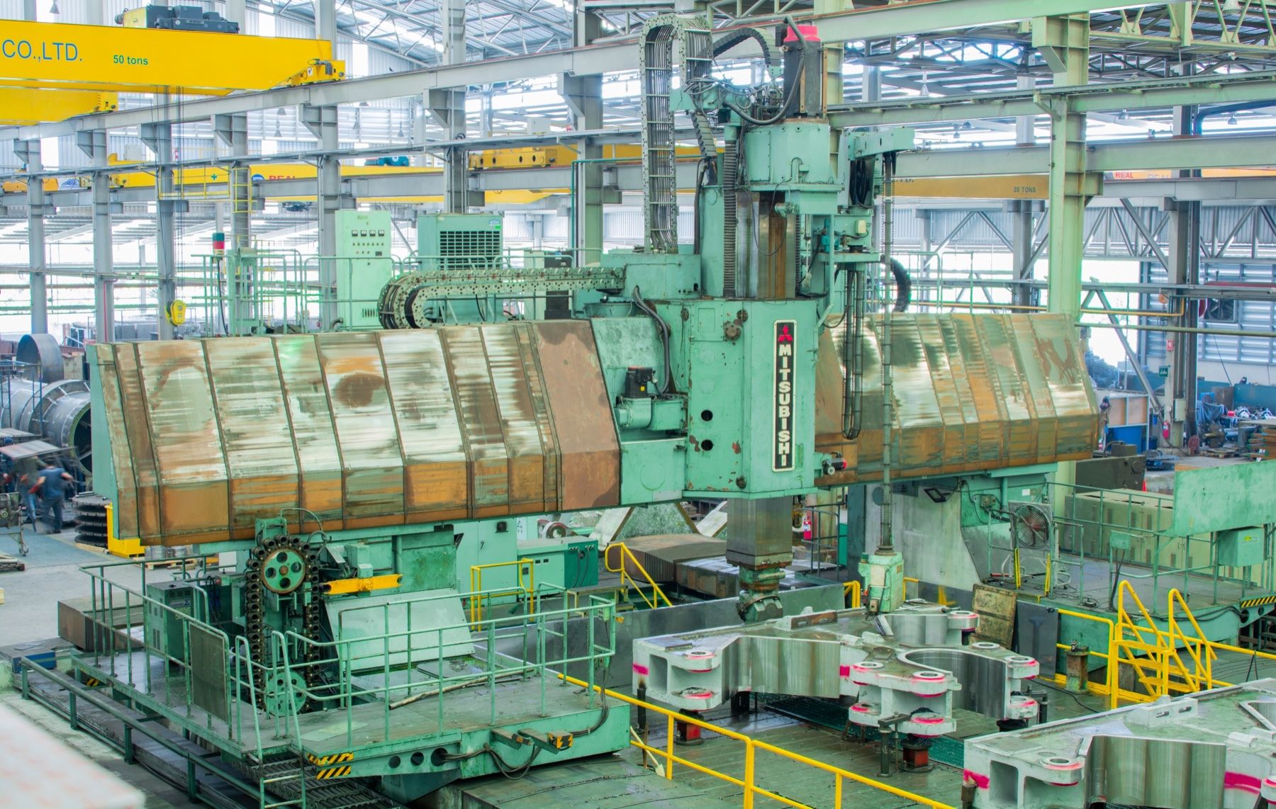 Mitsubishi CNC double-gantry milling machines at Real Soluplus